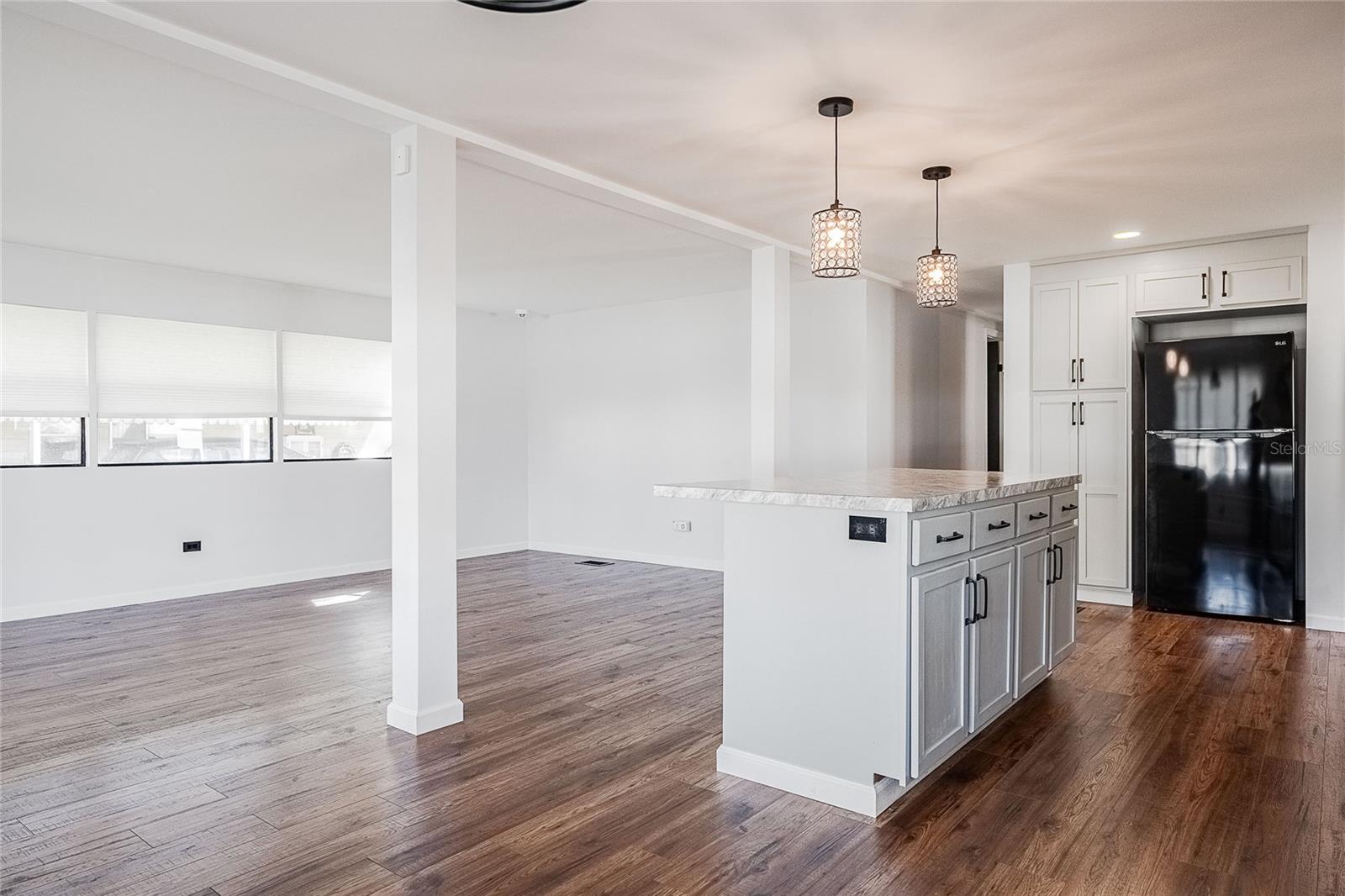 Image 14 of 28 For 511 Lazy Lake Drive W