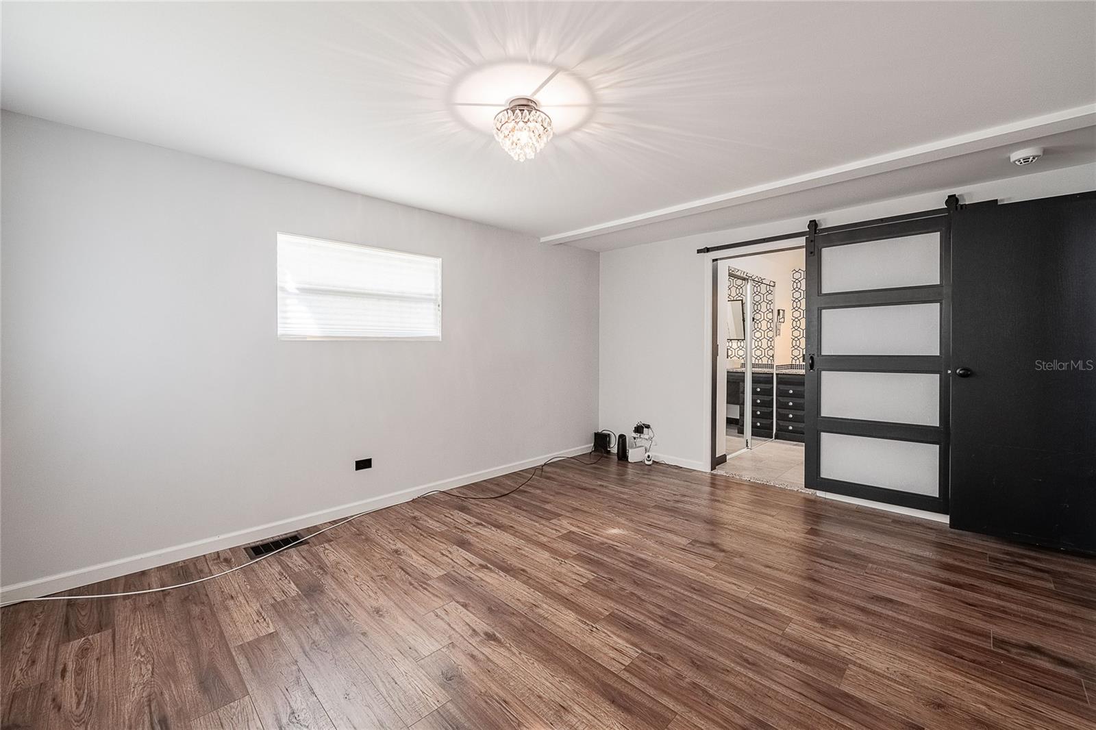 Image 15 of 28 For 511 Lazy Lake Drive W