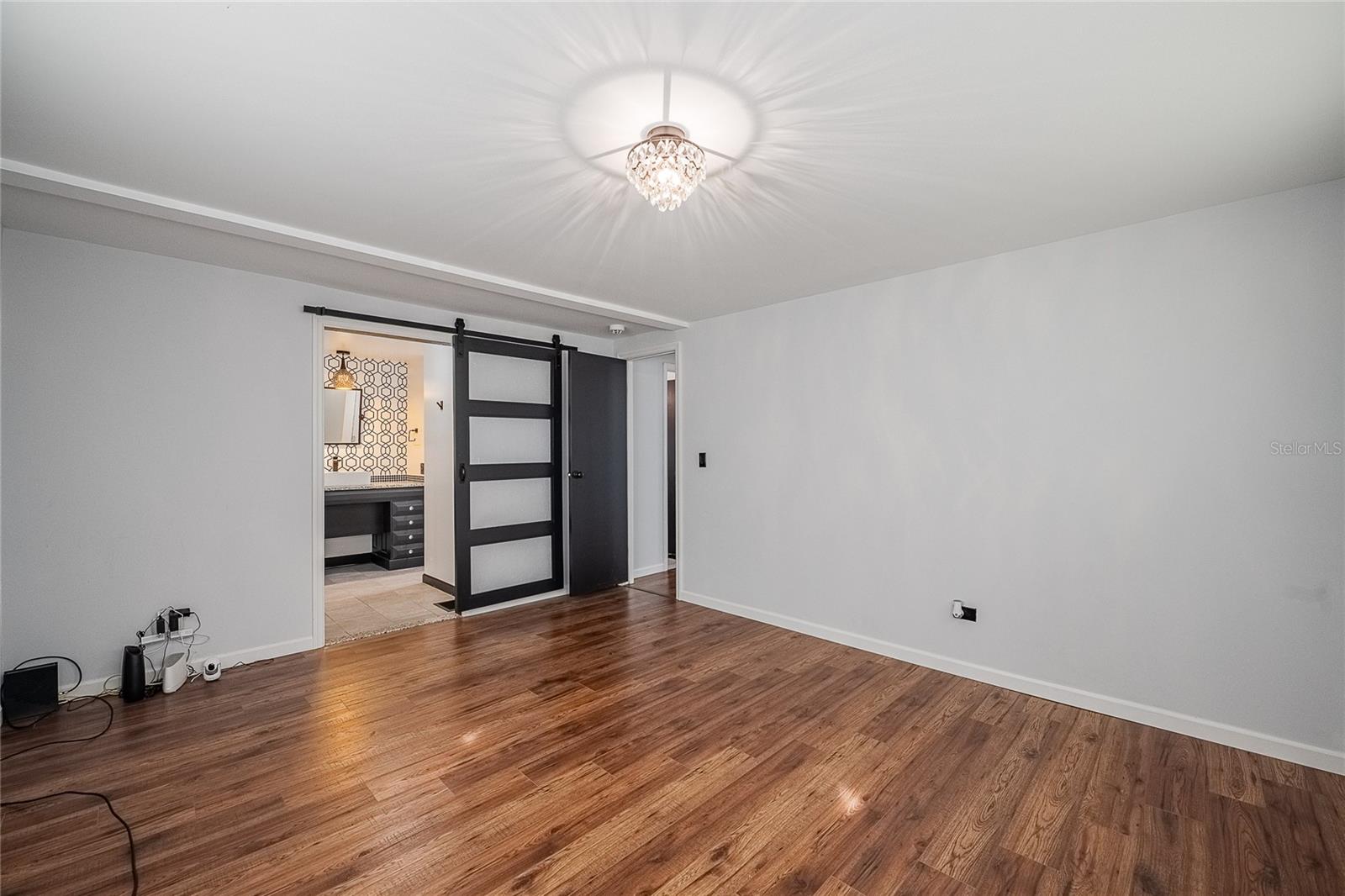 Image 16 of 28 For 511 Lazy Lake Drive W