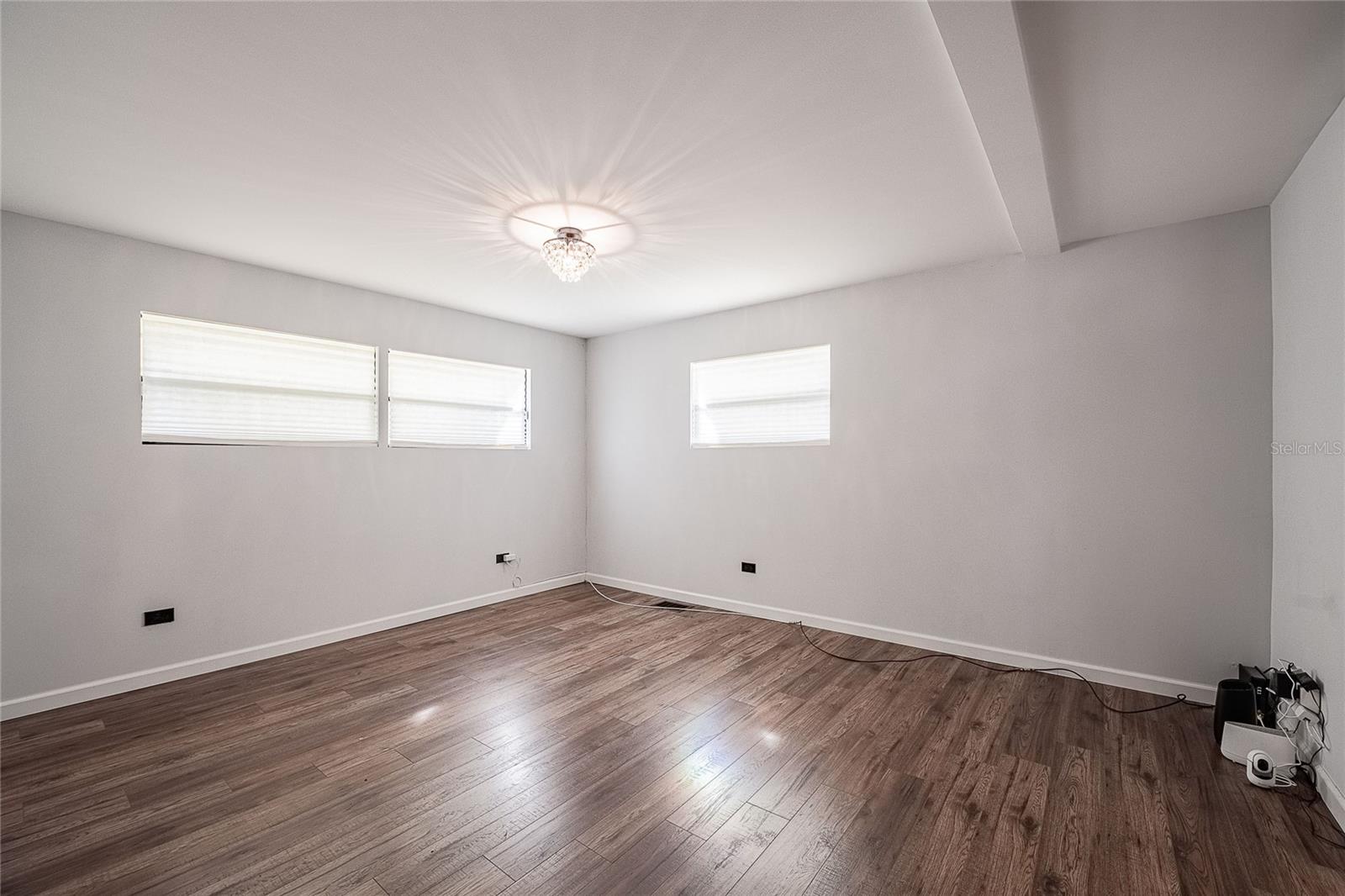 Image 20 of 28 For 511 Lazy Lake Drive W