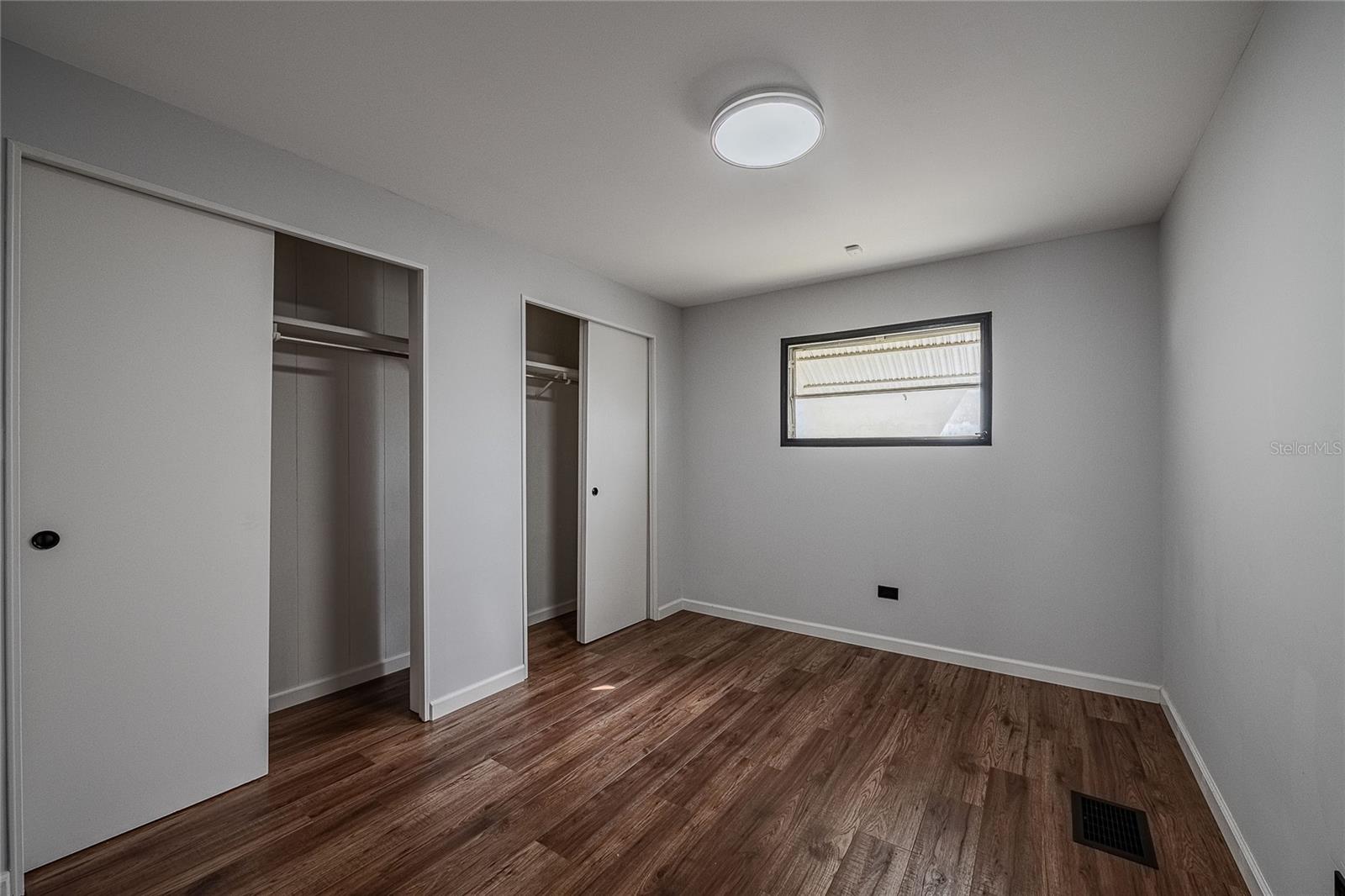 Image 21 of 28 For 511 Lazy Lake Drive W