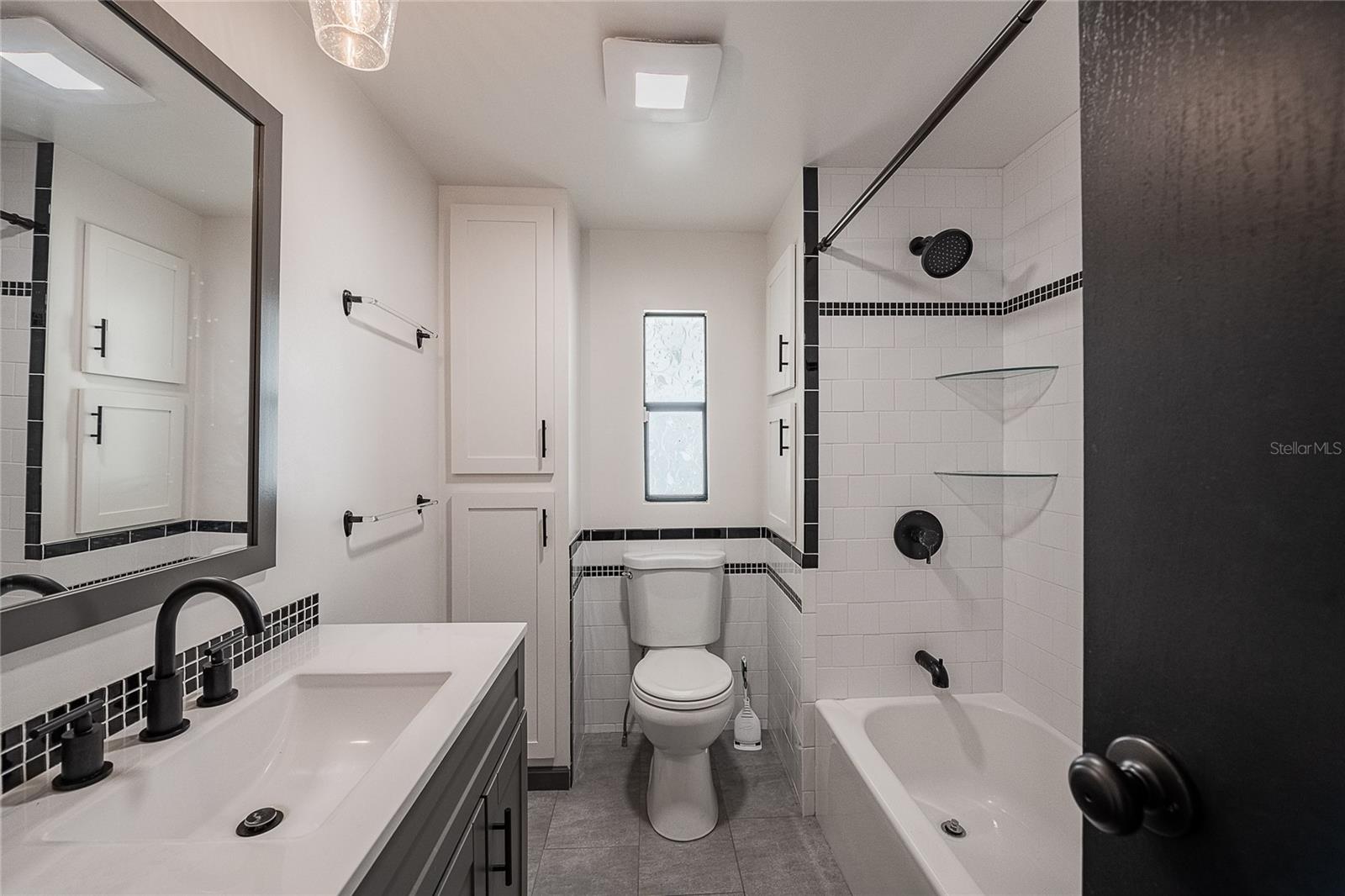 Image 23 of 28 For 511 Lazy Lake Drive W