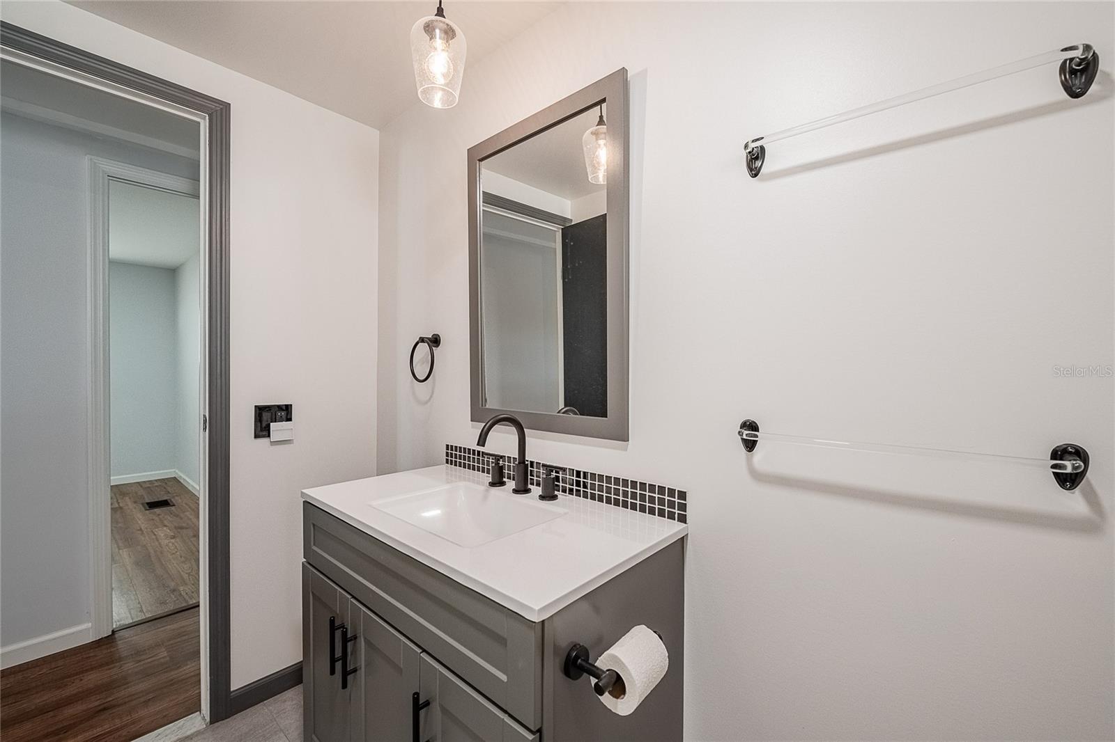 Image 25 of 28 For 511 Lazy Lake Drive W