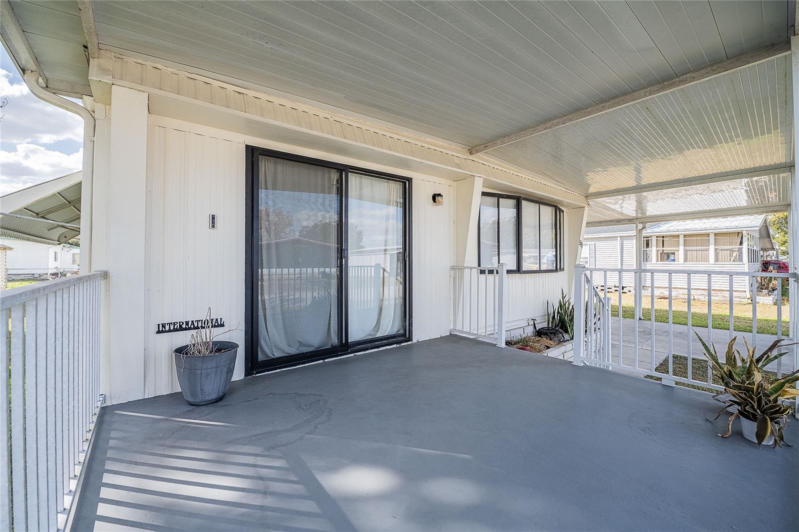 Image 26 of 28 For 511 Lazy Lake Drive W