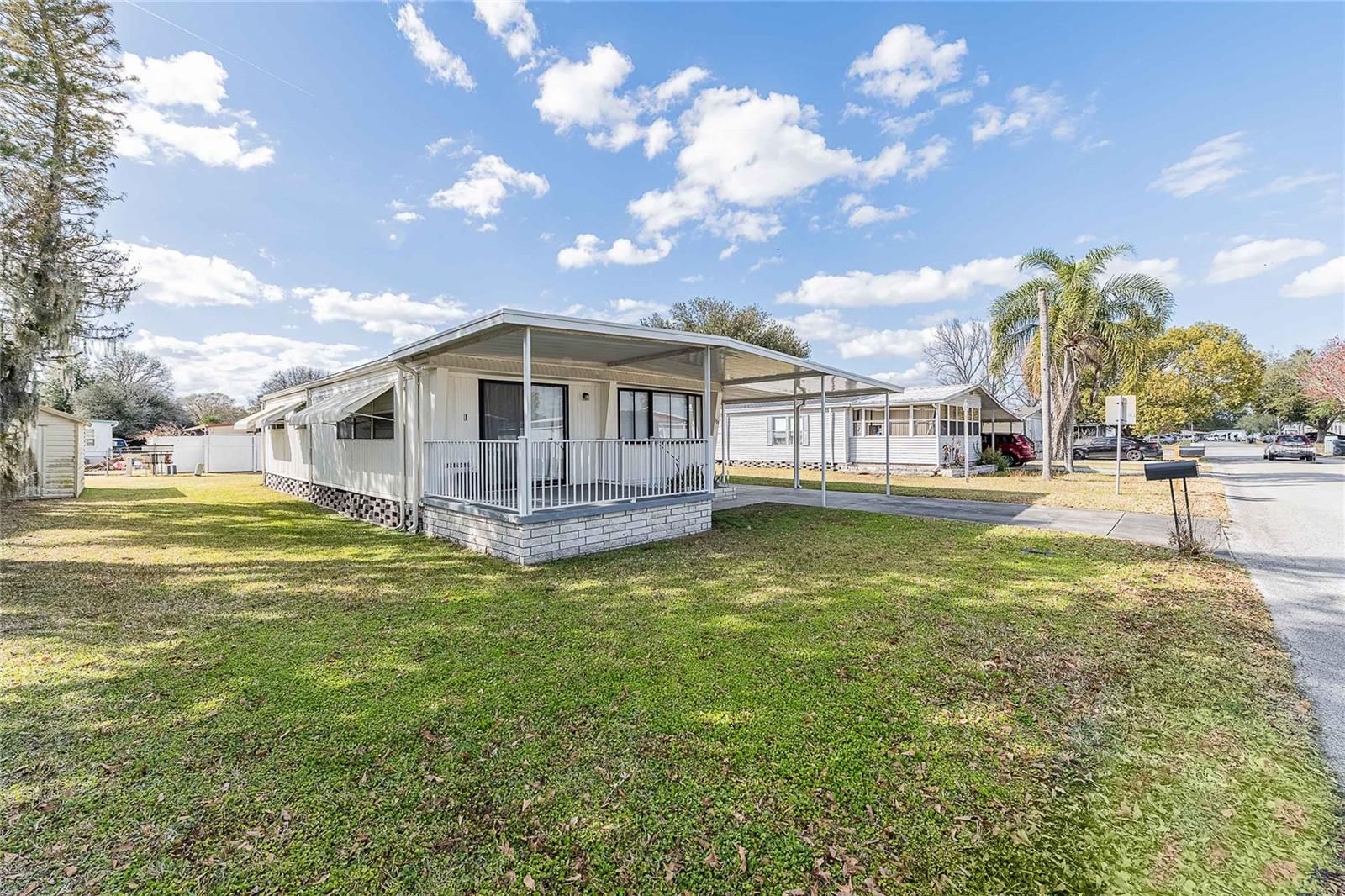 Image 3 of 28 For 511 Lazy Lake Drive W