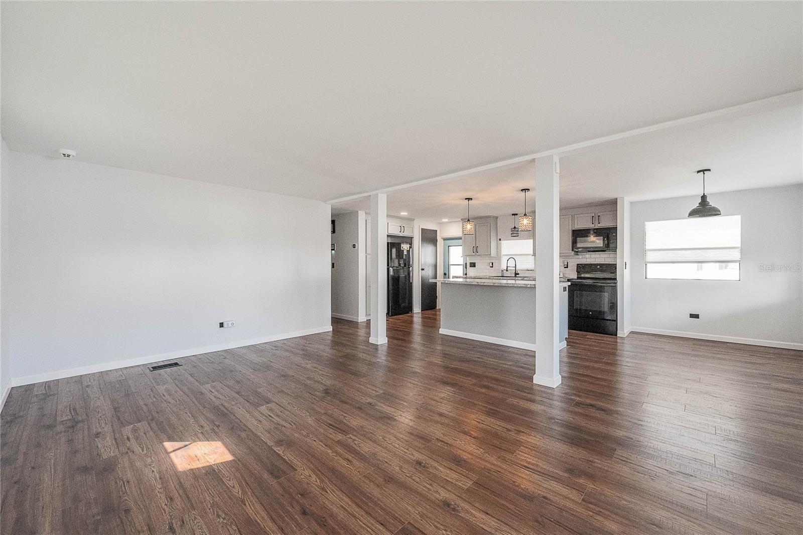 Image 6 of 28 For 511 Lazy Lake Drive W