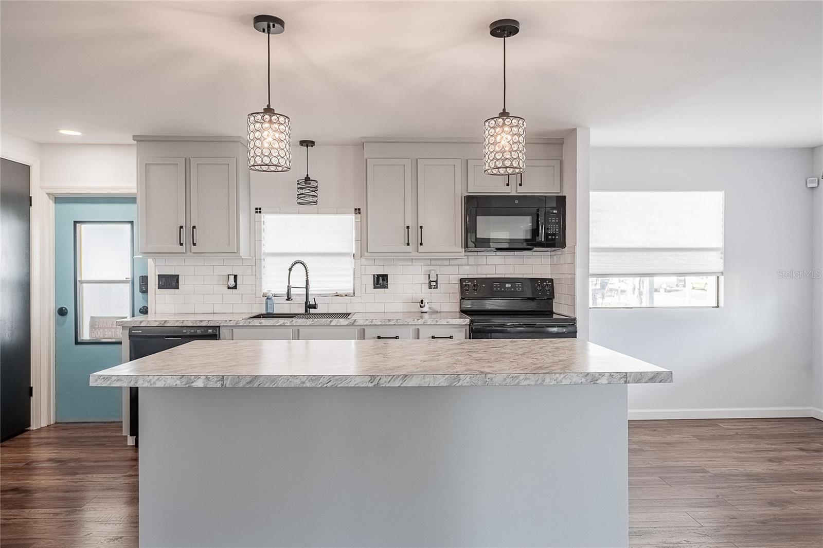 Image 7 of 28 For 511 Lazy Lake Drive W