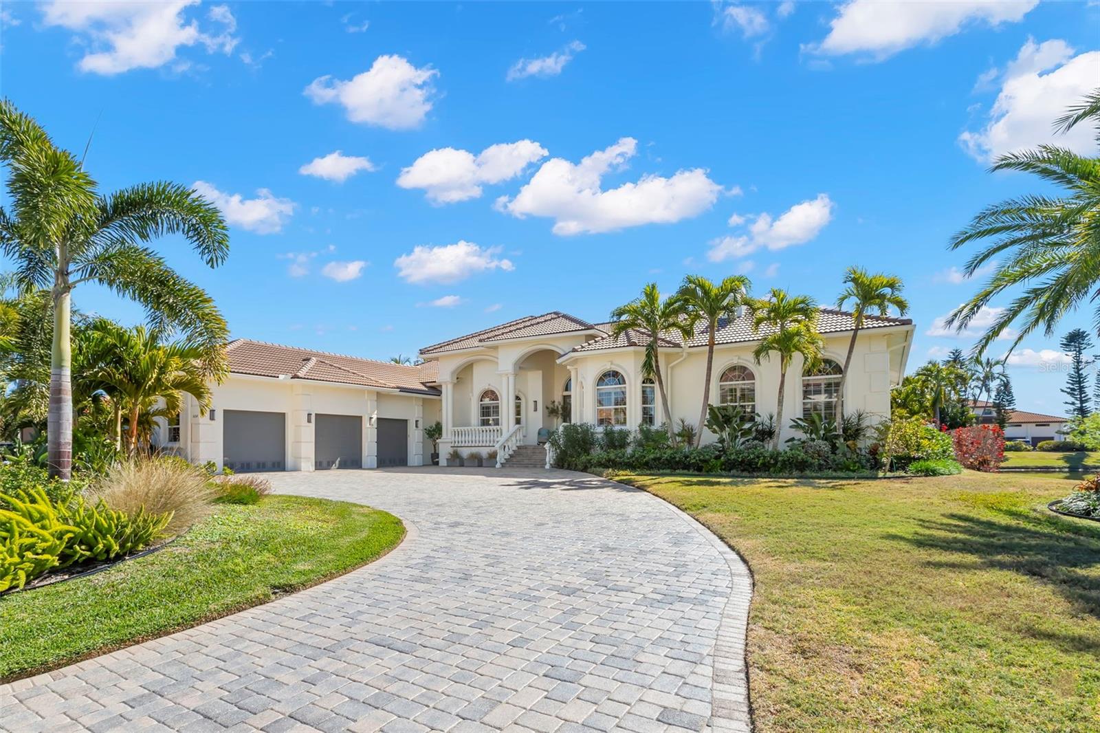 Image 4 of 94 For 5264 61st Avenue S