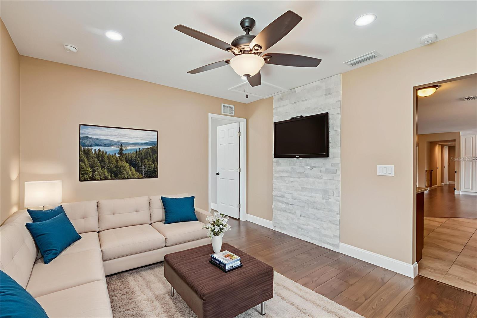 Image 21 of 51 For 3106 Lake Ellen Drive