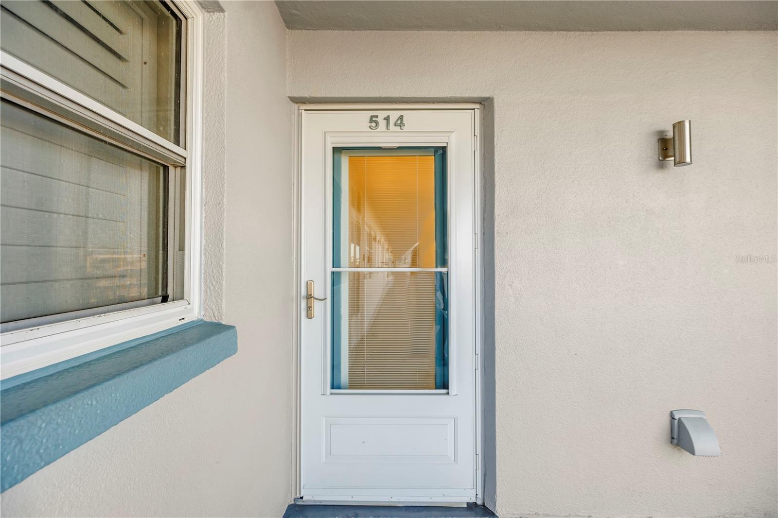 Listing photo id 1 for 1868 Shore Drive S 514