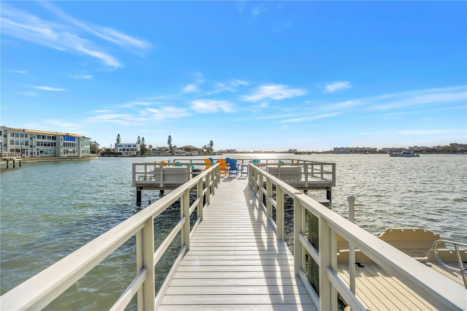 Listing photo id 34 for 1868 Shore Drive S 514