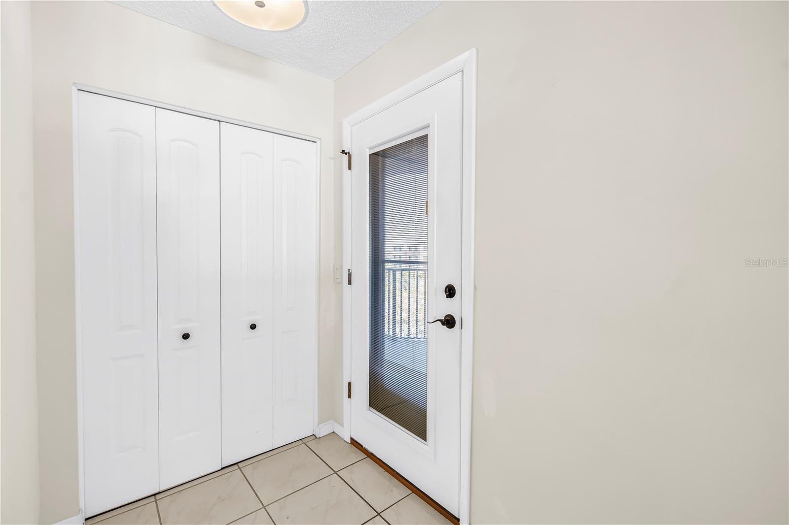 Listing photo id 2 for 1868 Shore Drive S 514