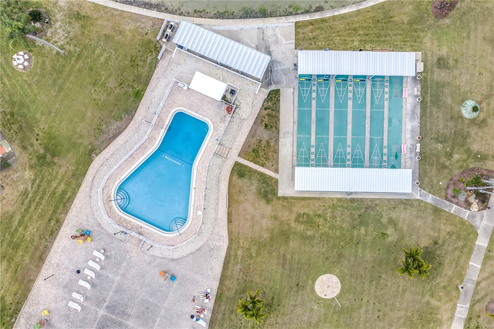 Listing photo id 39 for 1868 Shore Drive S 514