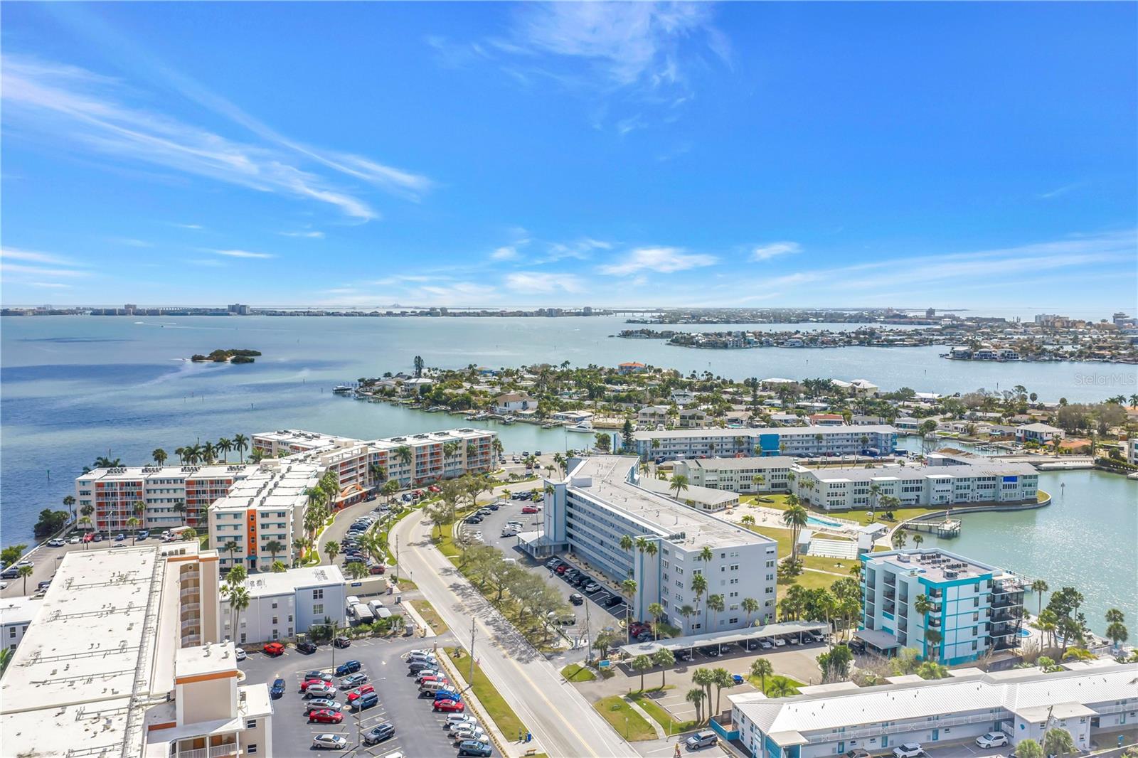 Listing photo id 44 for 1868 Shore Drive S 514