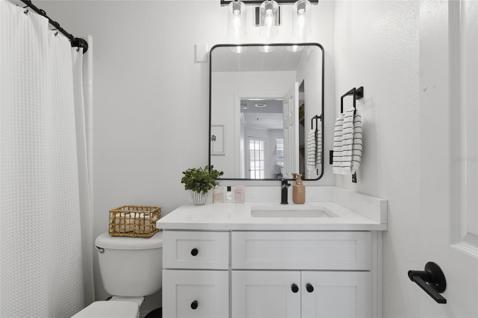 Image 11 of 19 For 1000 Horatio Street 218