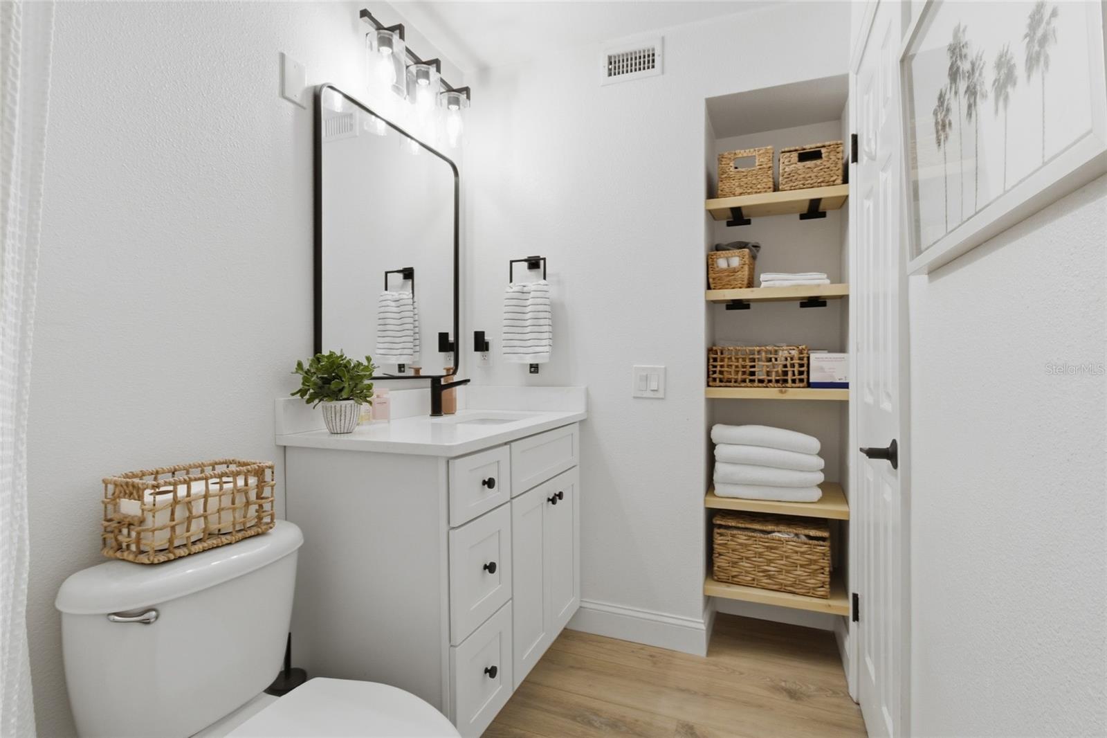 Image 12 of 19 For 1000 Horatio Street 218