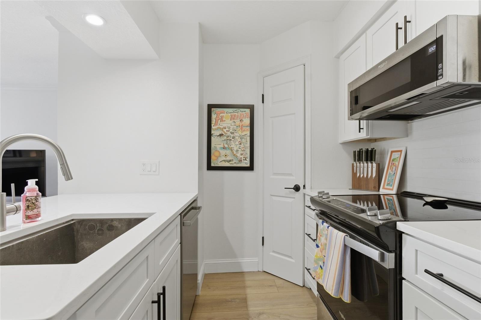 Image 5 of 19 For 1000 Horatio Street 218