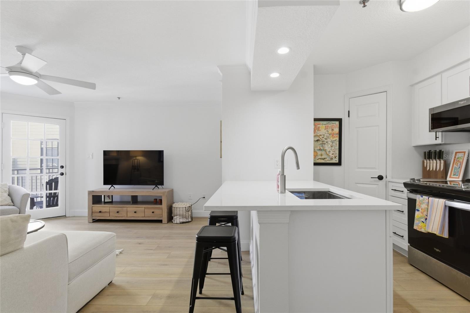 Image 7 of 19 For 1000 Horatio Street 218