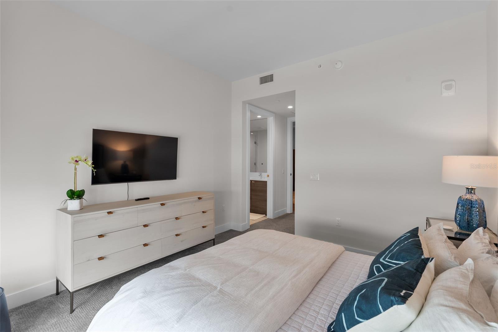 Image 31 of 66 For 301 1st. St. S 1103