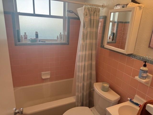 Image 16 of 35 For 202 Columbia Drive