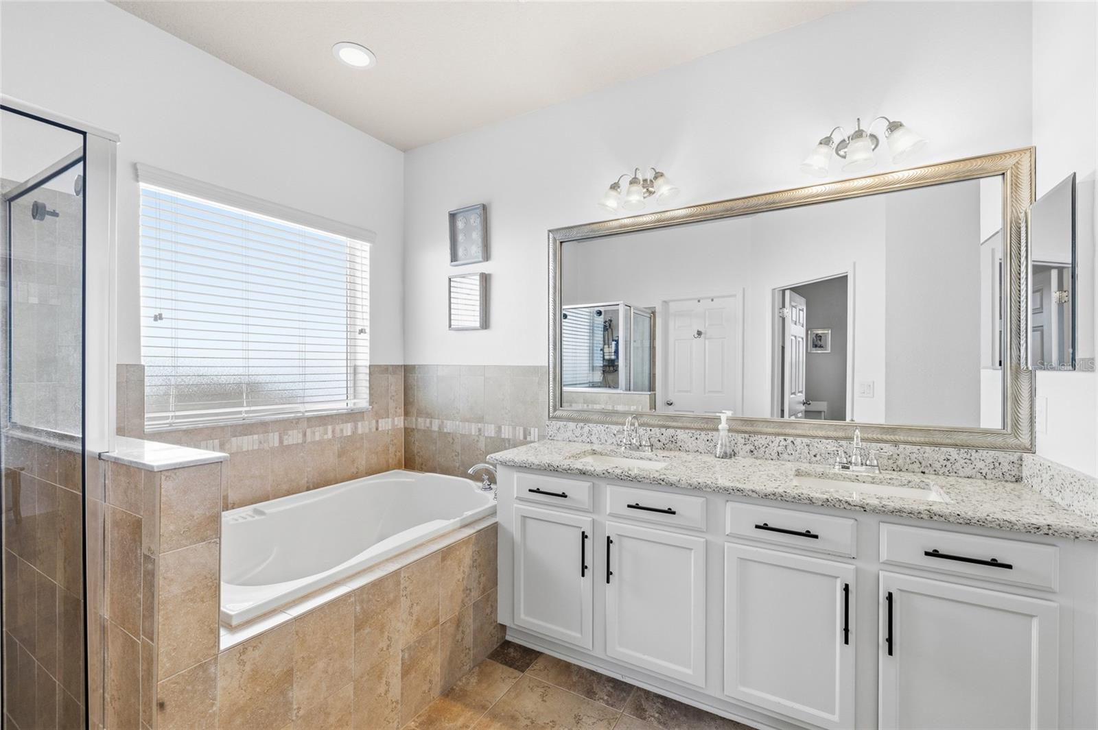 Image 24 of 72 For 15814 Starling Water Drive