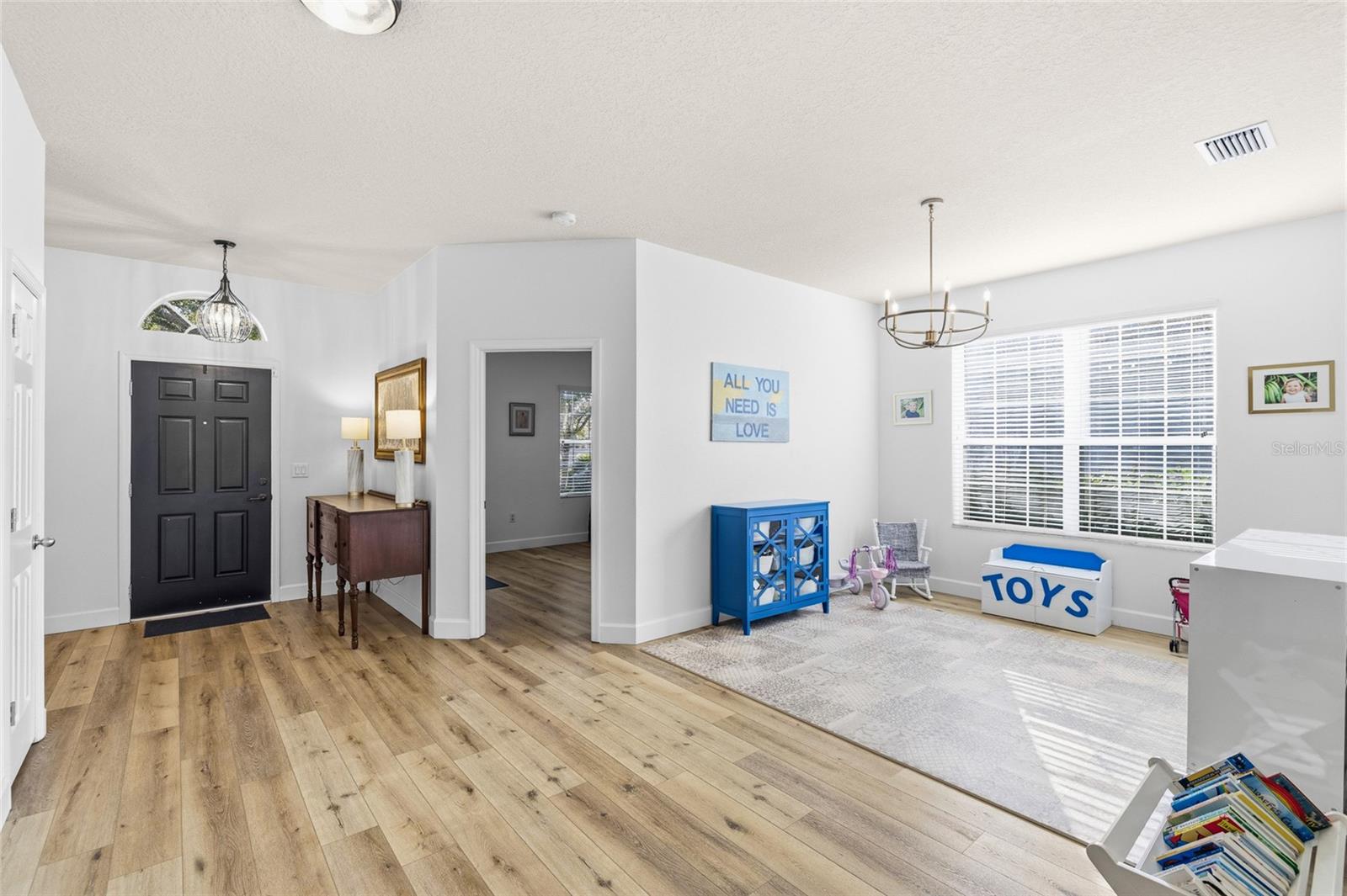 Image 6 of 72 For 15814 Starling Water Drive