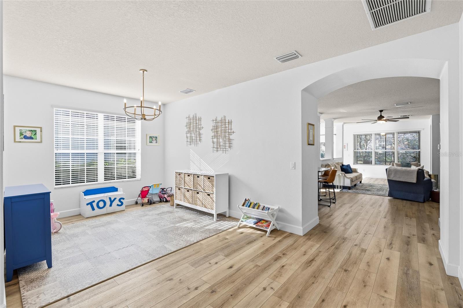 Image 7 of 72 For 15814 Starling Water Drive