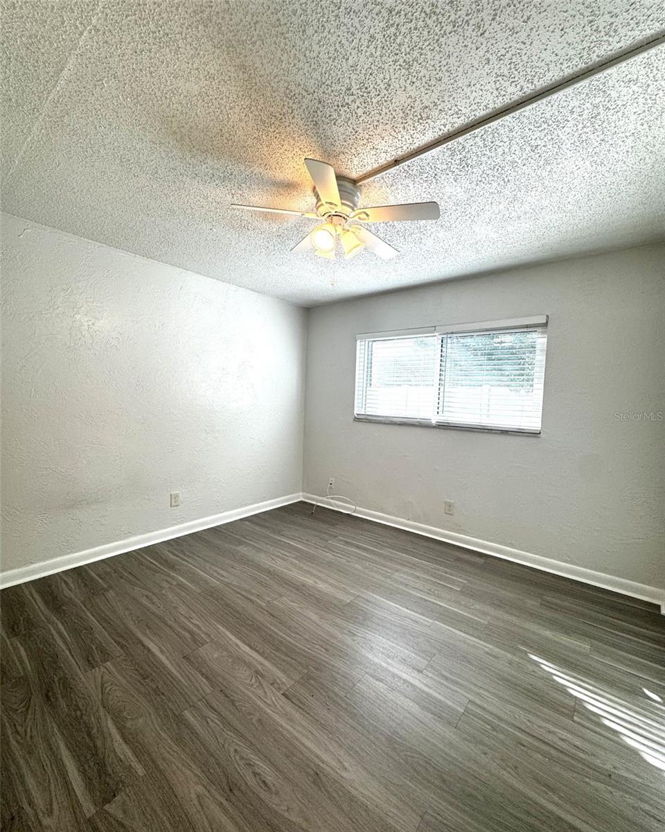 Image 10 of 14 For 1142 Sunset Point Road 15