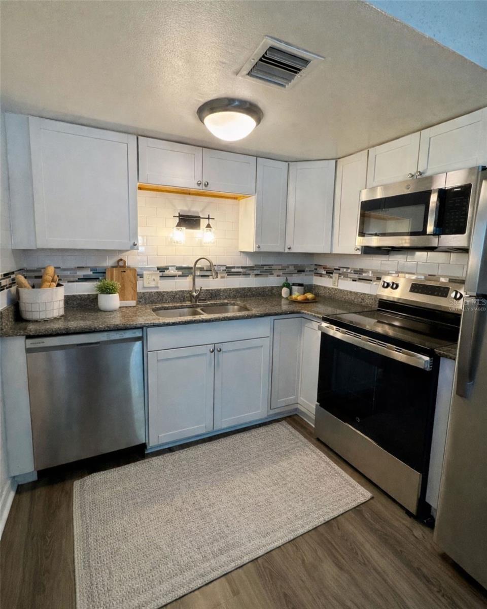 Image 2 of 14 For 1142 Sunset Point Road 15