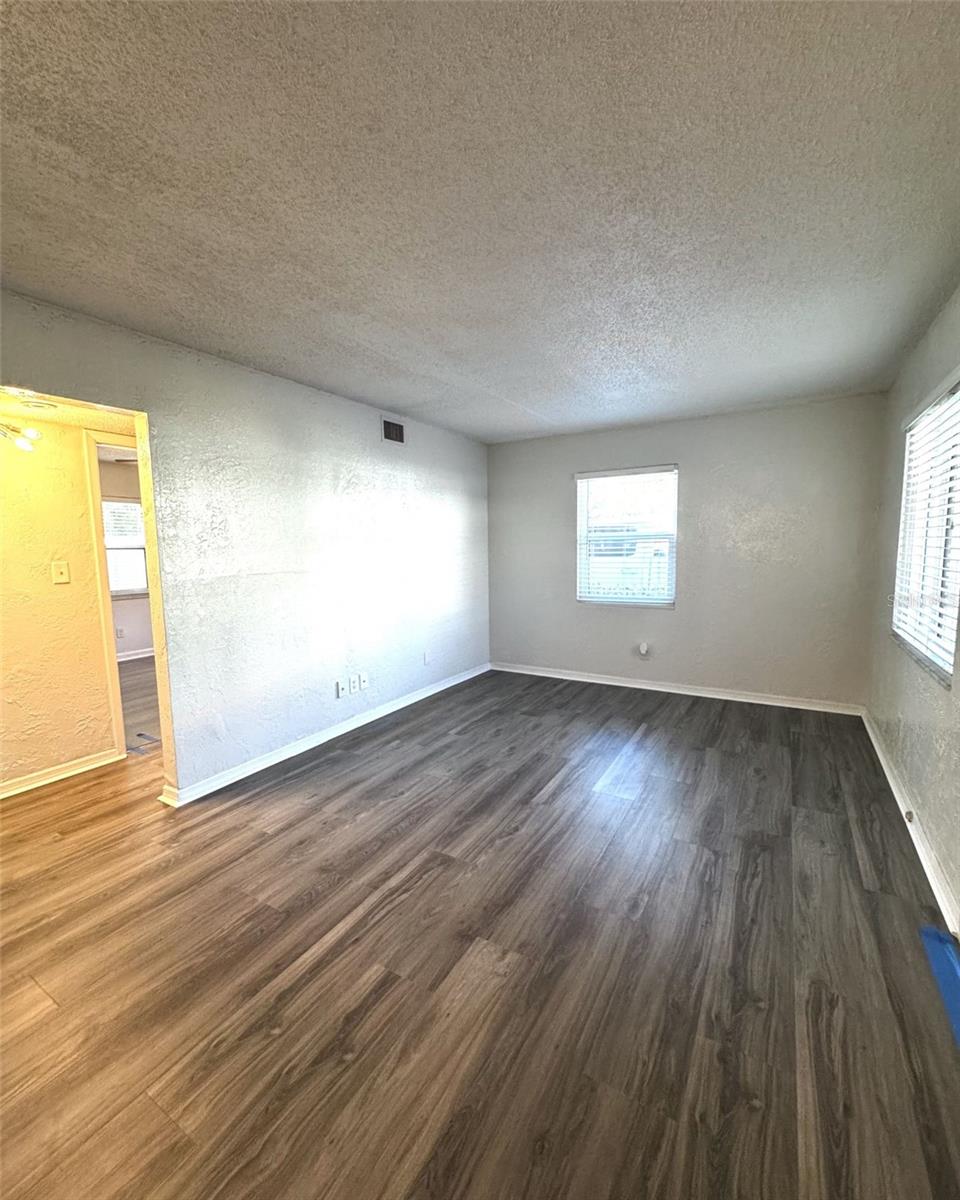 Image 6 of 14 For 1142 Sunset Point Road 15