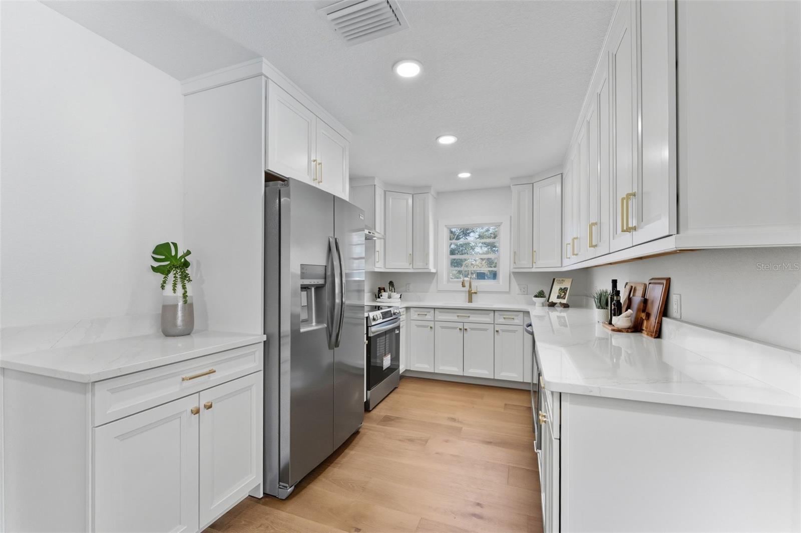 Image 11 of 37 For 3015 North B Street