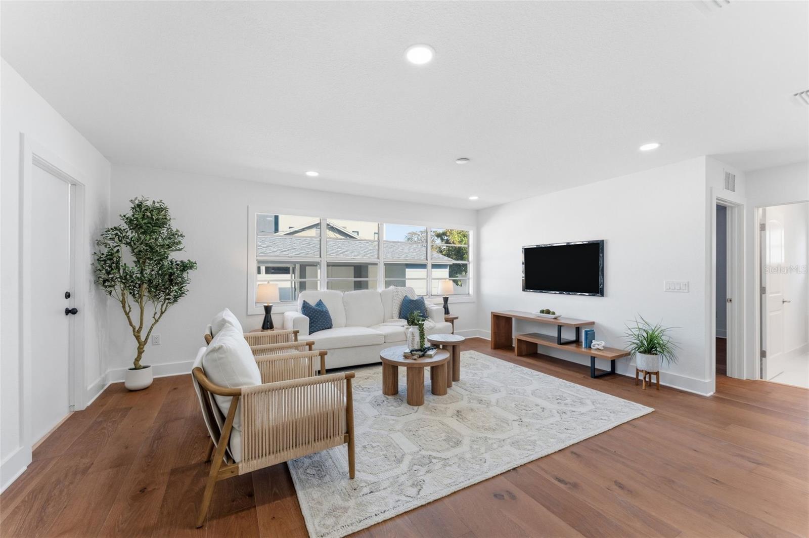 Image 15 of 37 For 3015 North B Street