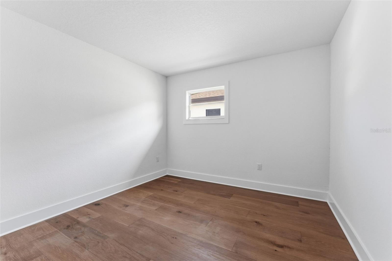 Image 25 of 37 For 3015 North B Street