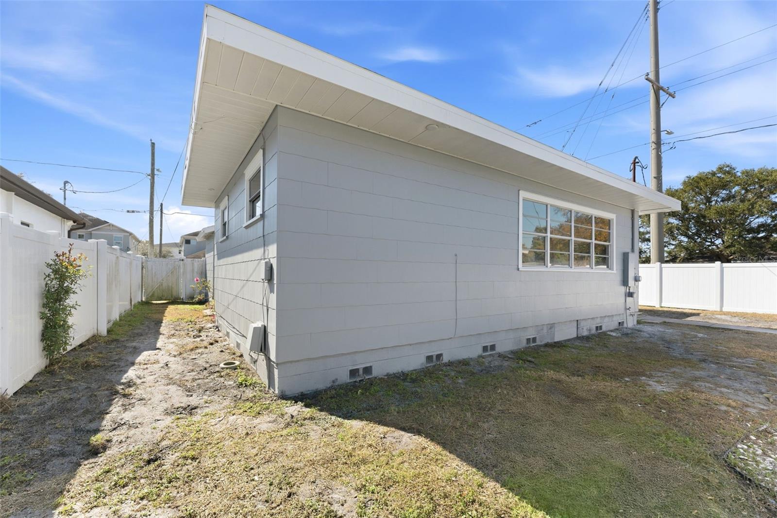 Image 31 of 37 For 3015 North B Street