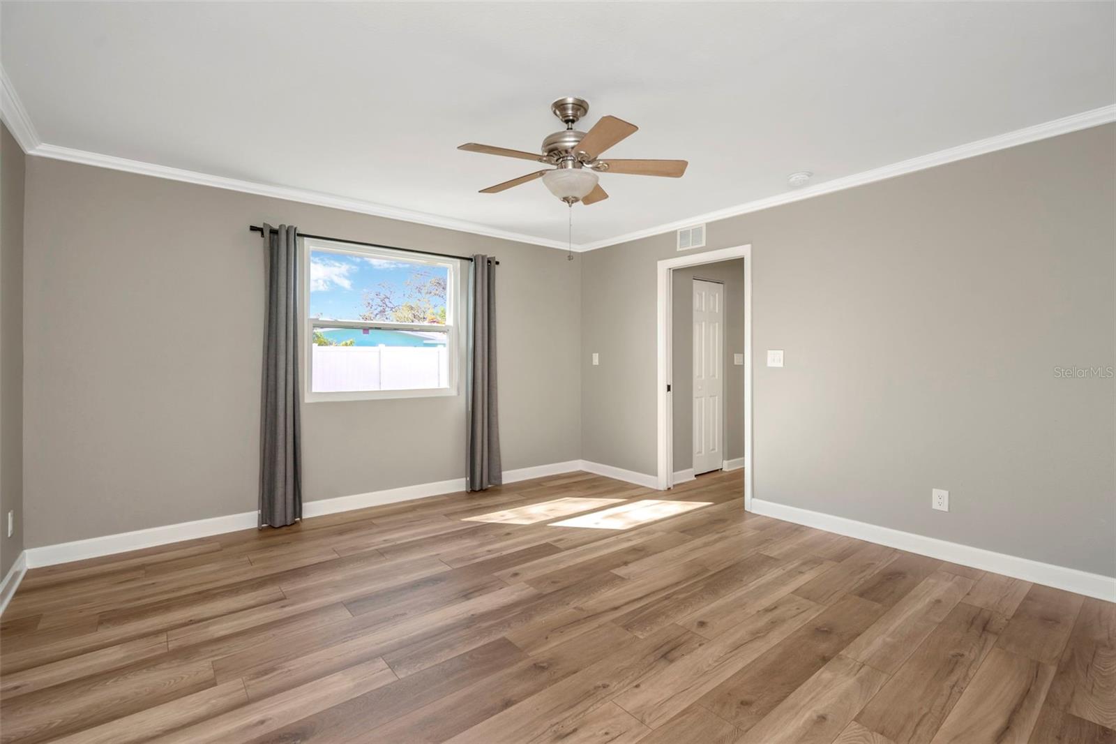 Image 15 of 37 For 6700 33rd Avenue N