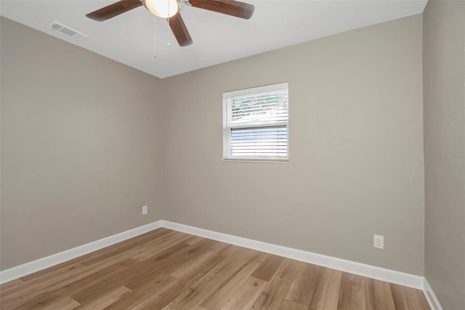 Image 21 of 37 For 6700 33rd Avenue N