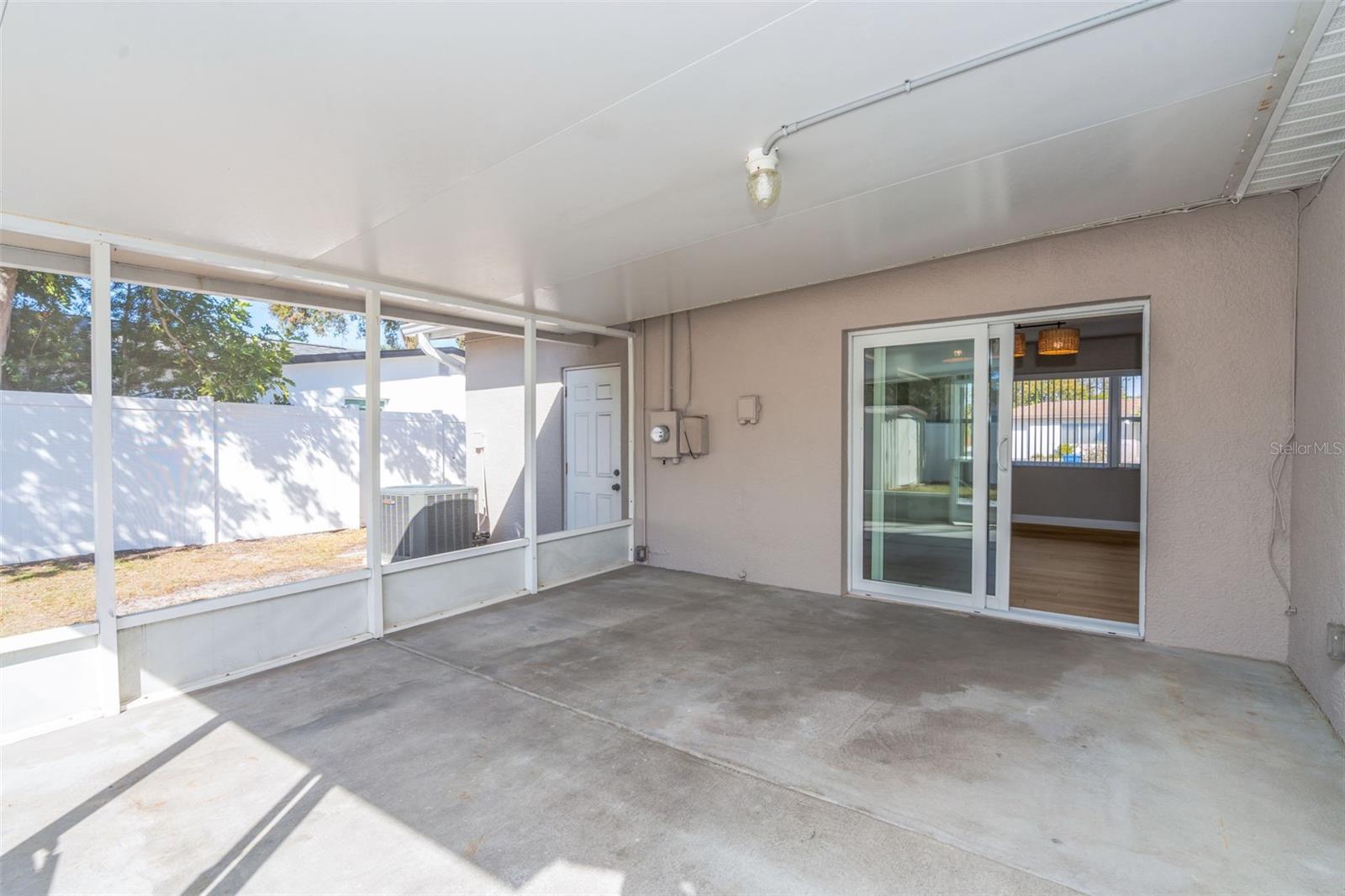 Image 25 of 37 For 6700 33rd Avenue N