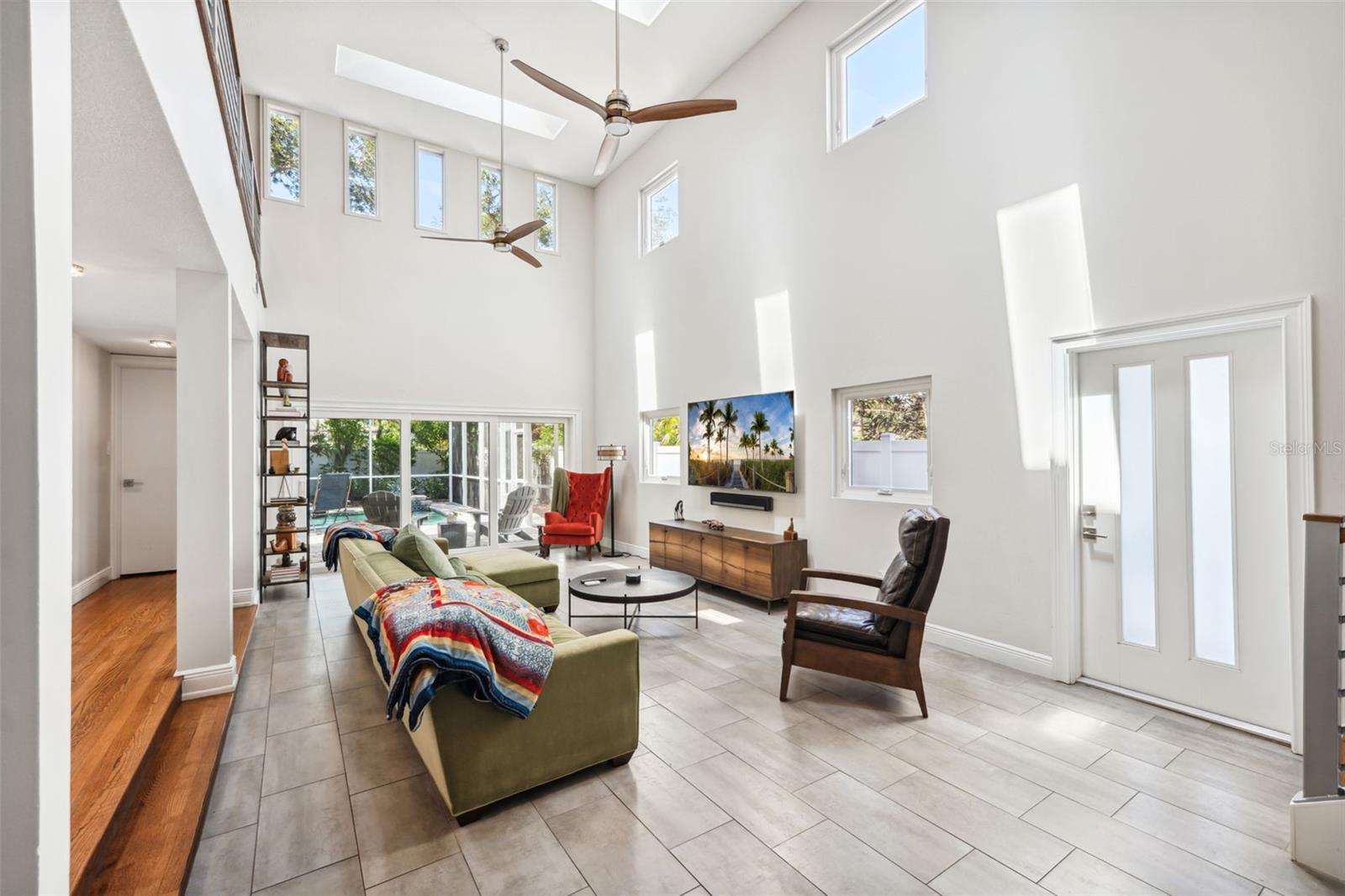 Listing photo id 14 for 1120 43rd Avenue N