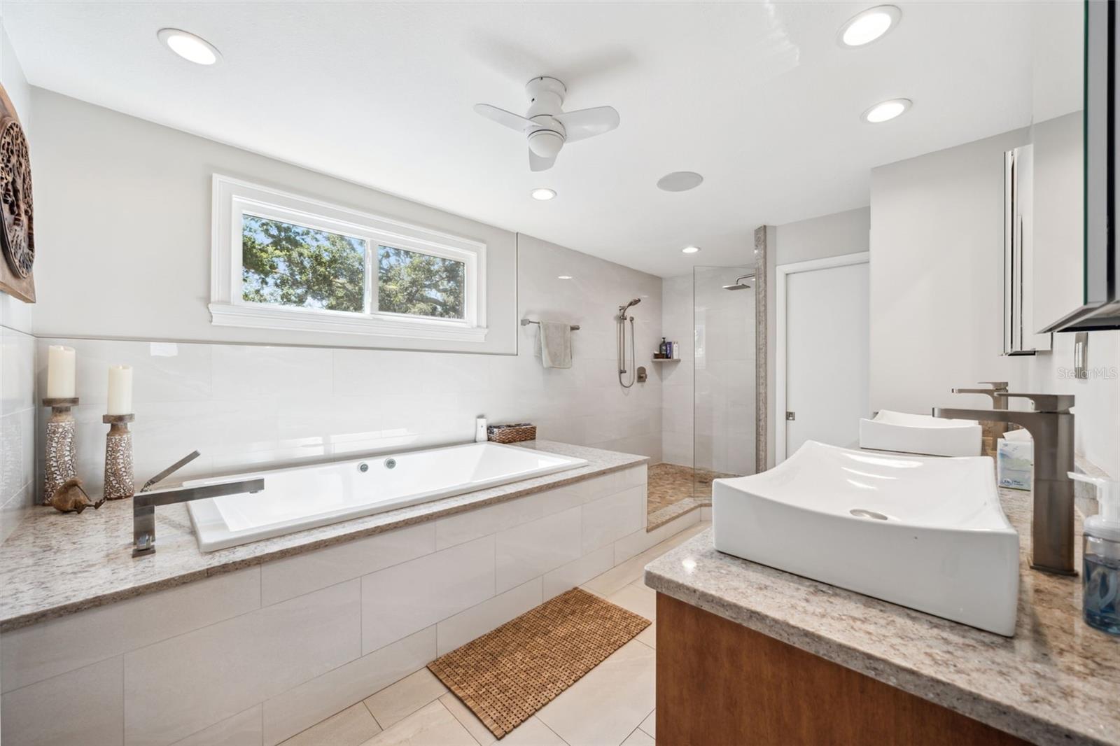 Listing photo id 28 for 1120 43rd Avenue N