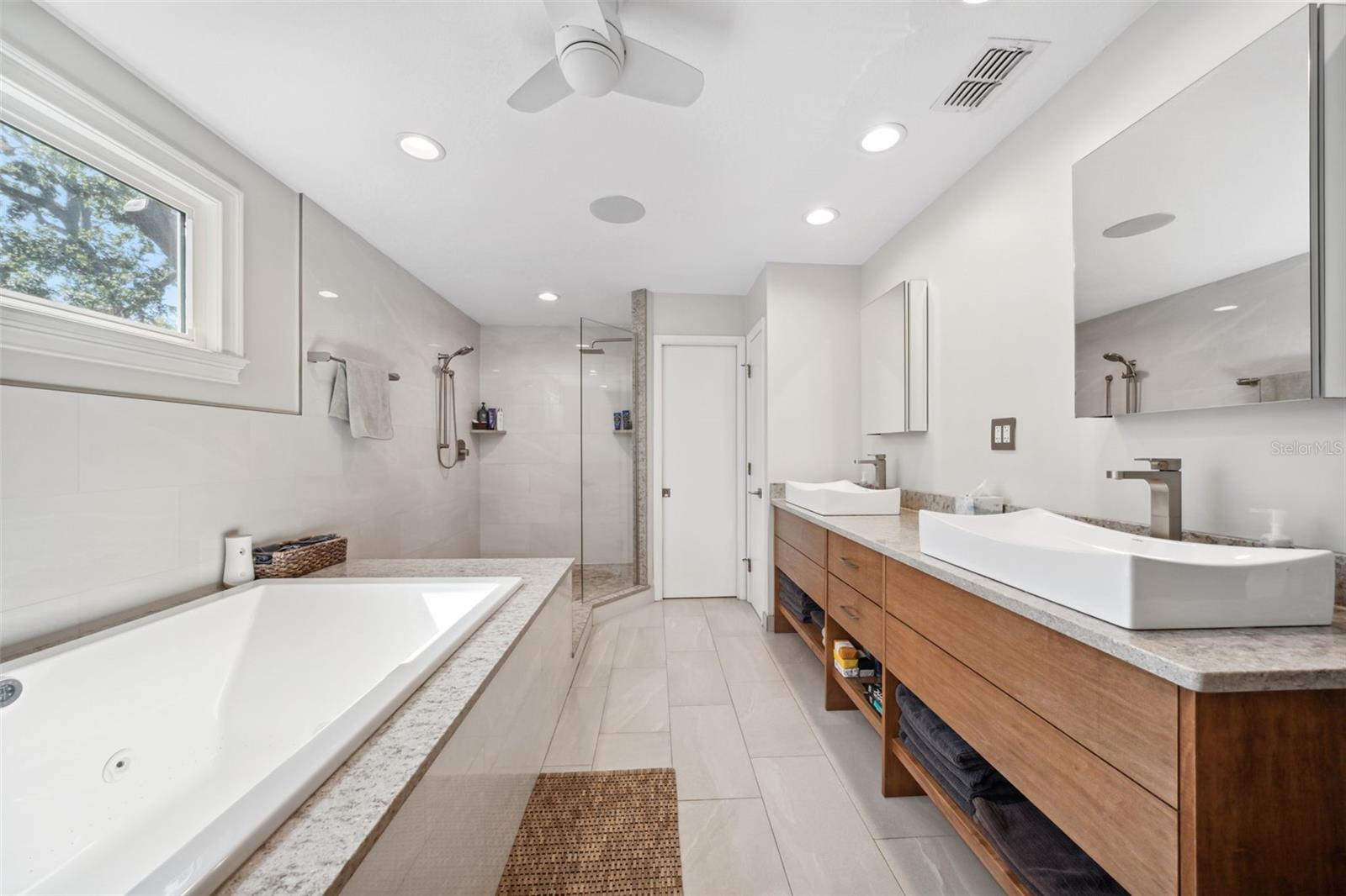 Listing photo id 29 for 1120 43rd Avenue N