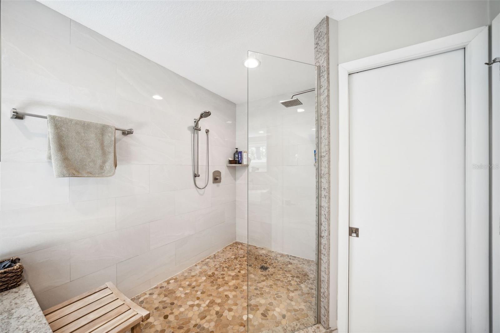 Listing photo id 31 for 1120 43rd Avenue N