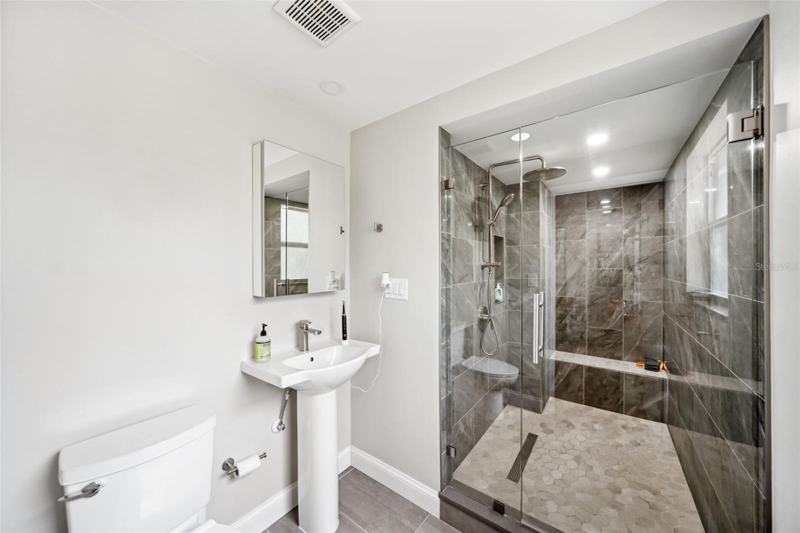 Listing photo id 35 for 1120 43rd Avenue N