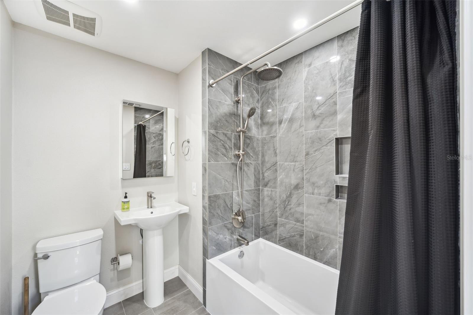 Listing photo id 38 for 1120 43rd Avenue N