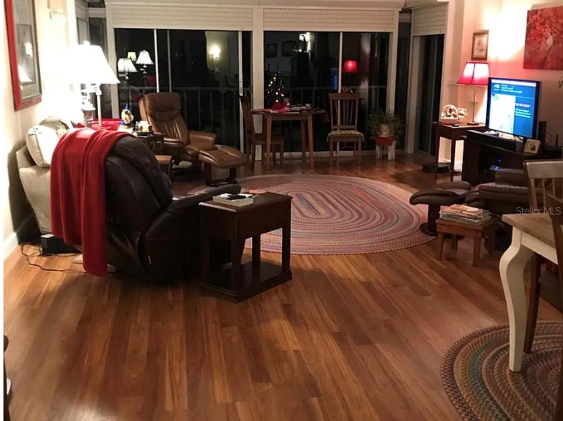 Image 5 of 11 For 50 Harbor View Ln  23