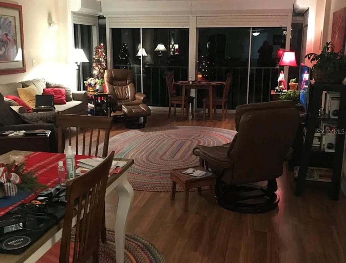 Image 7 of 11 For 50 Harbor View Ln  23