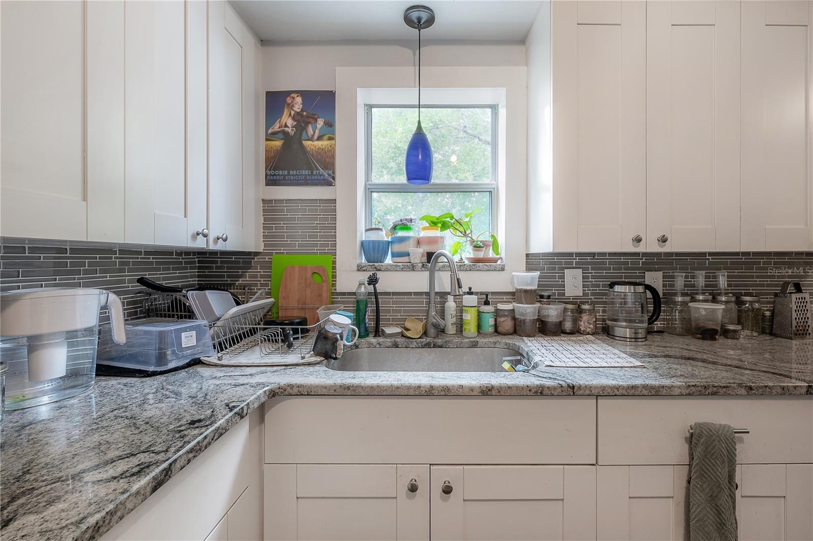 Image 15 of 59 For 655 Paris Avenue S