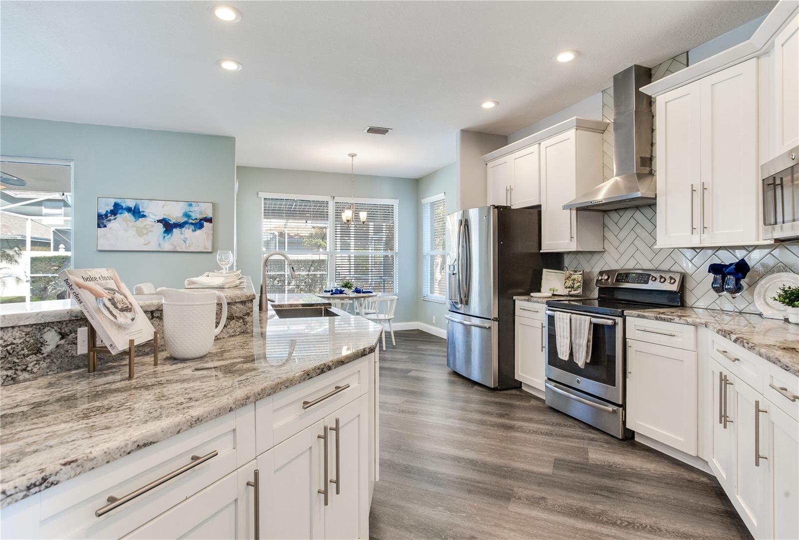 Listing photo id 13 for 517 Harbor Grove Circle