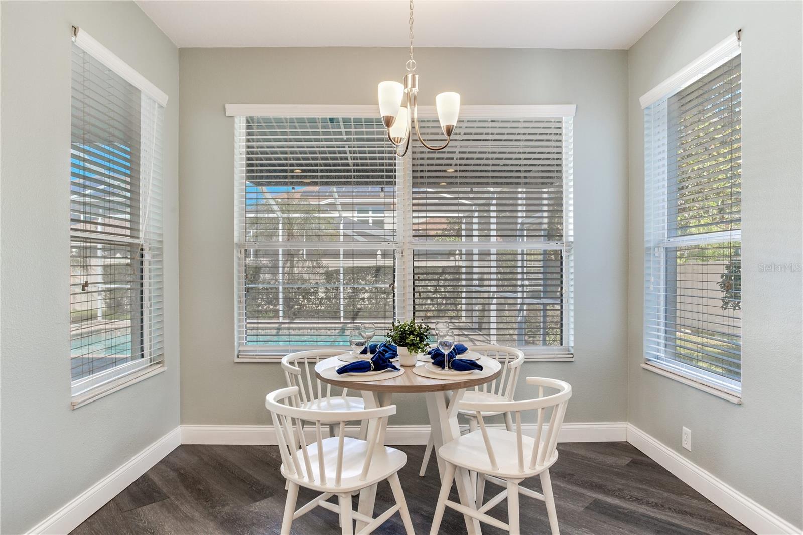 Listing photo id 16 for 517 Harbor Grove Circle