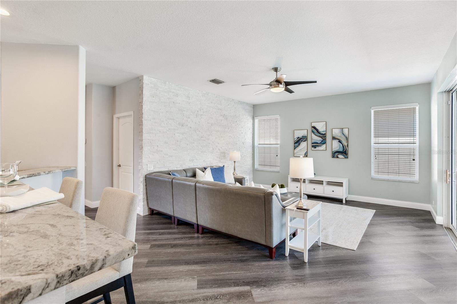 Listing photo id 22 for 517 Harbor Grove Circle