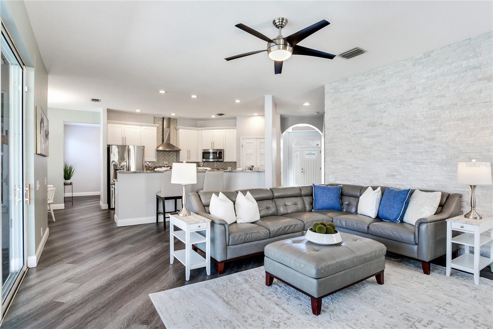 Listing photo id 24 for 517 Harbor Grove Circle